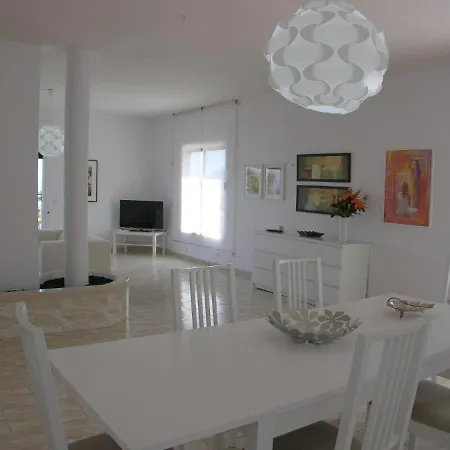 Colonial بيت للعطل